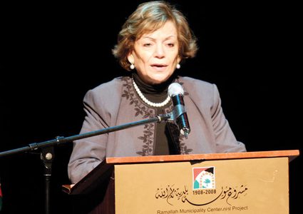 انتصار الوزير: خصم مخصصات أسر الشهداء والأسرى عمل مدان وغير إنساني