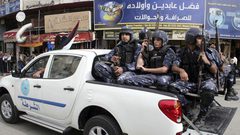 القبض على شخصين صادر بحقهما 15 مذكرة قضائية