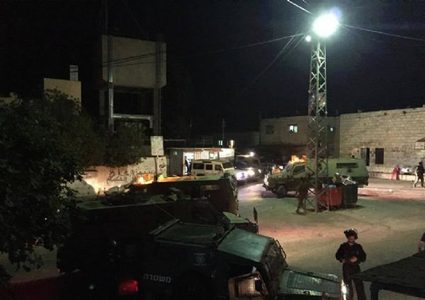 مستوطنون يعتدون على مسن خلال اقتحام بلدة كفل حارس