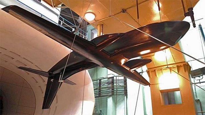 روسيا تختبر طائرة خفيفة بخزان وقود خارجي