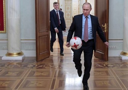 كيف سيطر أصدقاء بوتين على كرة القدم الروسية؟