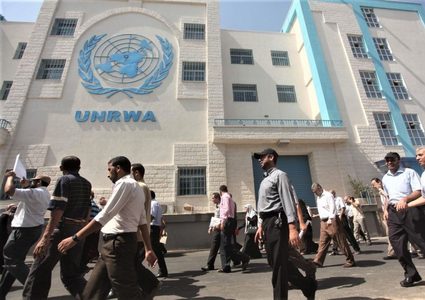 د. أبو هولي: نرفض أي حل لأزمة الأونروا على حساب اللاجئين عبر تقليص الخدمات