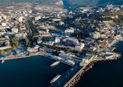 ترامب لا يستبعد اعترافه بتبعية القرم لروسيا خلال قمته مع بوتين