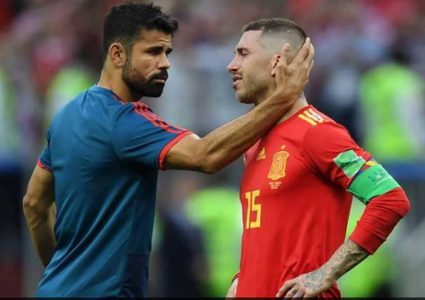 قدم: دموع "راموس" تثير "فرحة" لدى مصريين ومشاهير دعما لـ"مو" صلاح