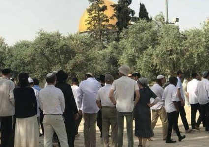 76 مستوطناً يقتحمون المسجد الأقصى المبارك بحماية مشددة