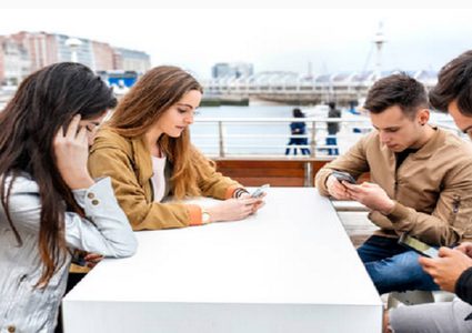 دراسة تكشف سلوكا "غريبا" اعتاد عليه البشر!