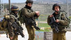 الاحتلال يستولي على مركبتين في الرأس الأحمر