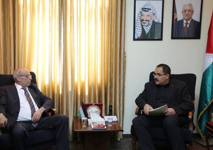 صيدم يبحث استملاك أراضٍ لصالح توسعة مدارس حكومية في نابلس