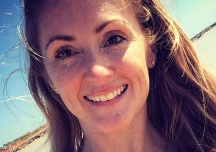 "فيلم رعب" حدث بالفعل..حسناء في مصيدة القرش والتماسيح