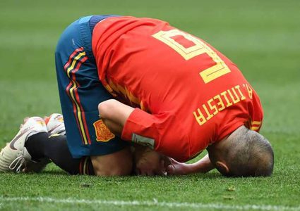 نجم إسبانيا يعلن اعتزاله بعد دقائق من الخروج الحزين