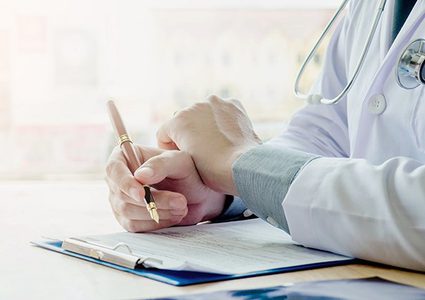 اختيارك لطبيبك قد يكون سببا في إطالة حياتك!