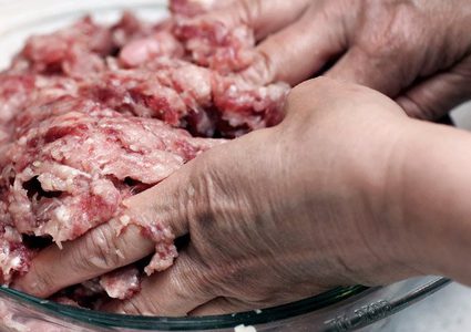 100% من الناس لا يقومون بتنظيف أيديهم بشكل صحيح عند الطبخ