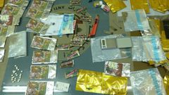 القبض على شخصين بحوزتهما مواد مخدرة