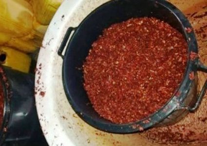 "حرب المعسل" .. ضبط مصنع غير قانوني (صور)