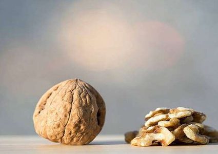 كمية محددة من الجوز يوميا تقي من خطر الإصابة بالسكري