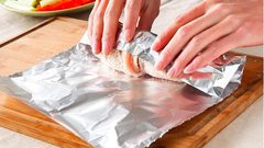 حقائق عن ورق الألومنيوم: أضراره وبدائله.. لكن قشر الموز قد يكون أفضل