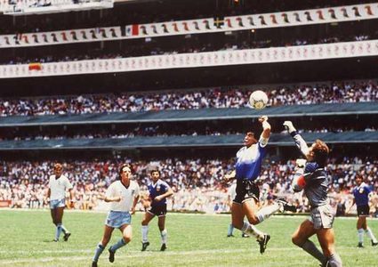 مارادونا: سرقة ضخمة في مباراة إنجلترا وكولومبيا