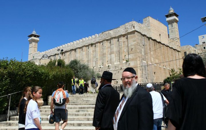 الوزير ادعيس يستنكر اعتداء المستوطنين على الحرم الإبراهيمي