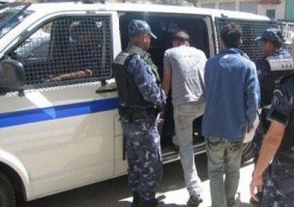 الخليل : شرطة الآثار تضبط 2571 قطعة أثرية وتعتقل مشتبهين