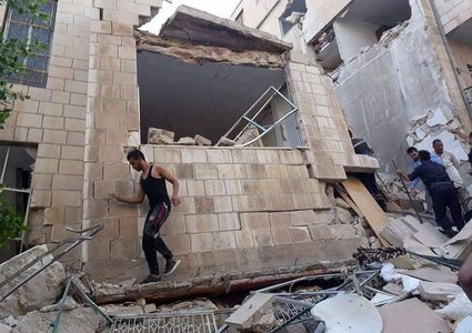 العائلة من قرية تل .. 3 وفيات وتواصل البحث عن شابين بانهيار عمارة بالأردن (صور، فيديو)