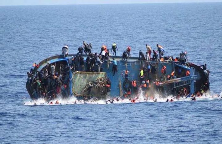63 مهاجراً في عداد المفقودين إثر غرق زورق قبالة الساحل الليبي