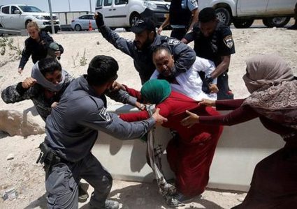 نكبة "الخان الأحمر" تتصدر مواقع التواصل الاجتماعي