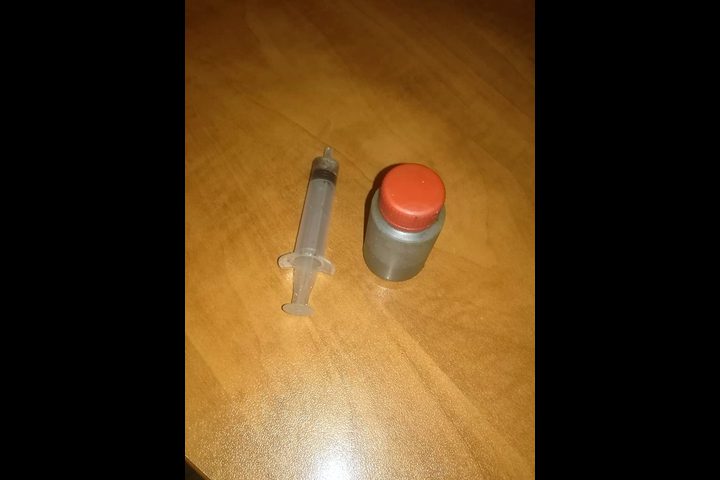 الشرطة تقبض على شخص بحوزته مواد مخدرة