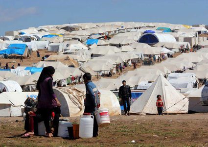 لاجئون سوريون يضرمون حريقاً على الحدود الأردنية