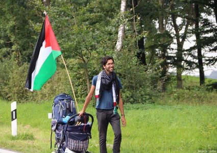 الرئيس يمنح المتضامن السويدي الجنسية الفلسطينية