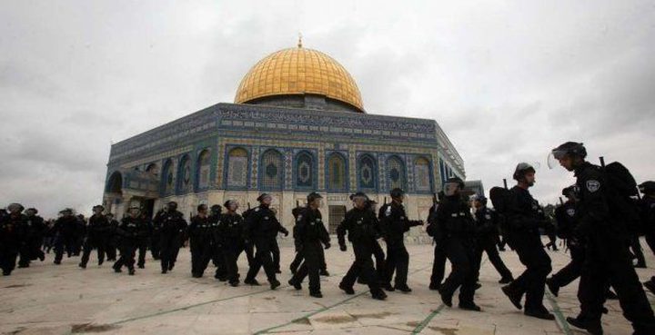حراس الأقصى يتصدون لاعتداء الاحتلال على منطقة "باب الرحمة"