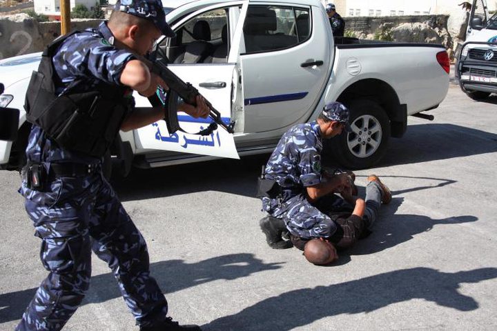 شرطة ضواحي القدس تقبض على تاجري مخدرات