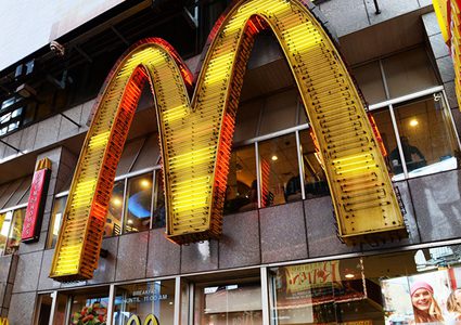 كندي يبيع وجبة "ماكدونالدز" اشتراها قبل 6 أعوام