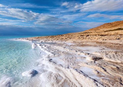 "الخارجية والمغتربين" تُحذر من مخطط إستيطاني جديد يستهدف شواطىء البحر الميت