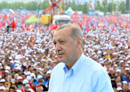 إقالة أكثر من 18 ألف موظف رسمي في تركيا بـمرسوم