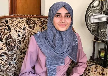 رولا الهنداوي المثابرة المتفوقة .. وطبيبة المستقبل