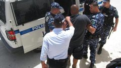 الشرطة تقبض على شخصين يشتبه بهما حيازة مواد مخدرة