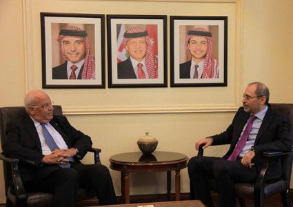 عريقات والصفدي يُؤكدان أن حل الدولتين السبيل الوحيد لتحقيق الاستقرار في المنطقة