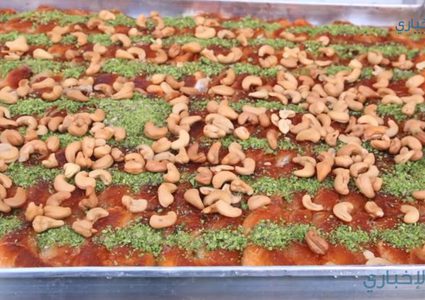 "الانجاز" يرفع الطلب على جميع أصناف الكنافة (فيديو)