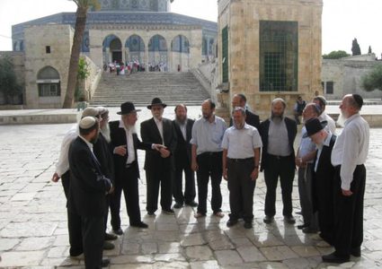 تجمع حقوقي يستنكر اقتحامات الاحتلال للاقصى