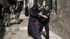 محكمة الاحتلال تقضي بسجن سيدة مقدسية 10 سنوات