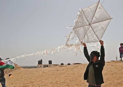 وحدة البالونات والطائرات الورقية الحارقة تهدد بالتصعيد