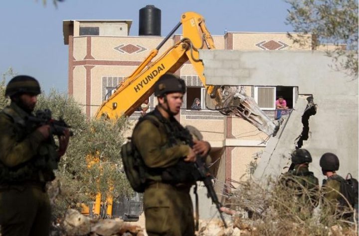 الاحتلال يهدم منزلين في قلنسوة