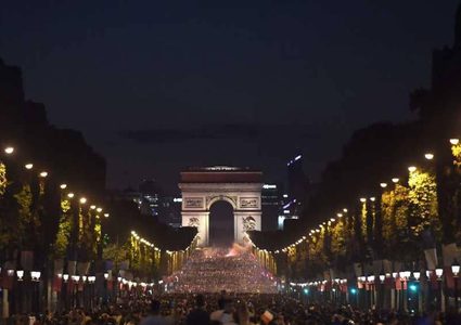 احتفالات حاشدة في فرنسا بالتأهل لنهائي المونديال