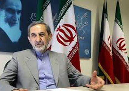 ولايتي: نتنياهو شخص متسكع وترامب رئيس مارق