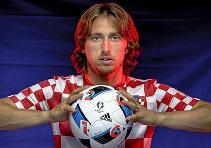 مودريتش يستعد لإنهاء احتكار ميسي ورونالدو