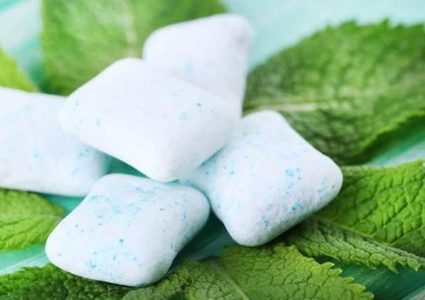 فوائد العلك للرجال بعد سن الأربعين!