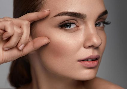 فوائد زيت الصبّار في تكثيف الحواجب وشد البشرة