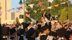 "النجاح" تواصل تخريج (فوج مئوية النجاح)