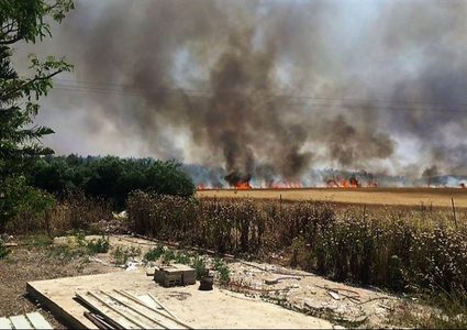 26 حريقًا بفعل الطائرات الورقية