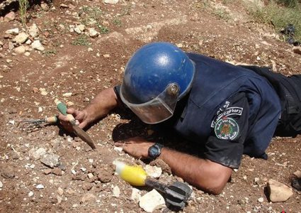 الشرطة تتعامل مع أجسام مشبوهة